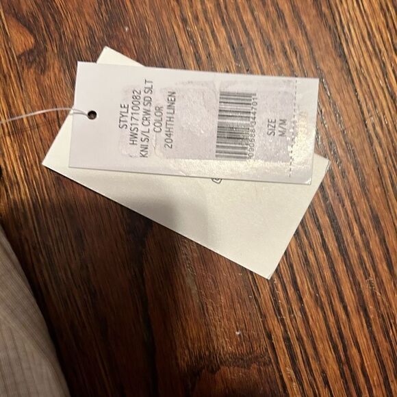 New Halston top  - Picture 5 of 6